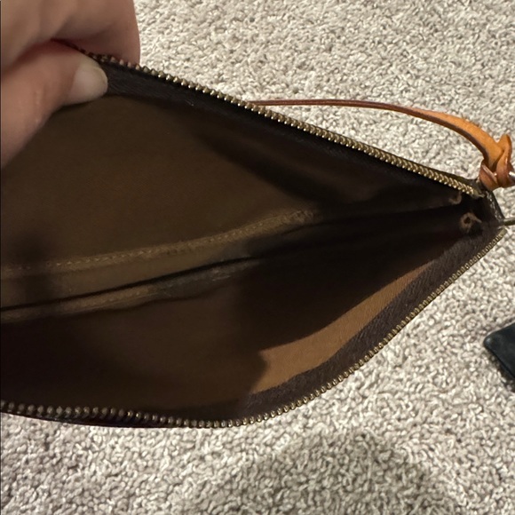 Classic Louis Vuitton Monogram Pochette - Picture 12 of 12